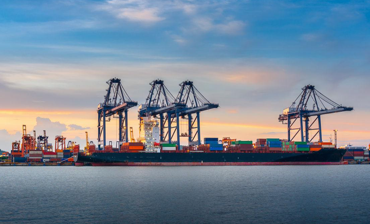 内贸集装箱海运时效指南：您的货物必要几天？