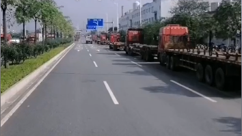 海运价值连跌23周，大量空箱堆积港口！集装箱物流司机提前回老家过年