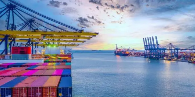 地中海西部港口拥挤，船舶被迫在海高等待