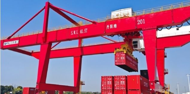 丹阳港，镇江最大的内河集装箱船埠