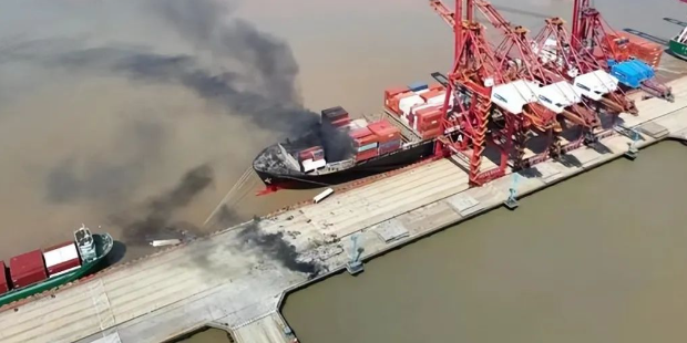 突发港口火警！